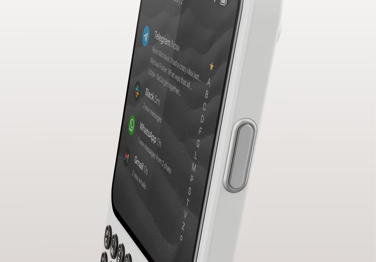Clicks начнёт поставки своего первого смартфона Clicks Communicator в декабре - 3